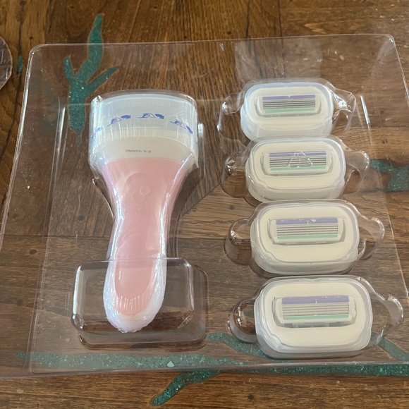 NWOT Hello Kitty Razor - Picture 4 of 4